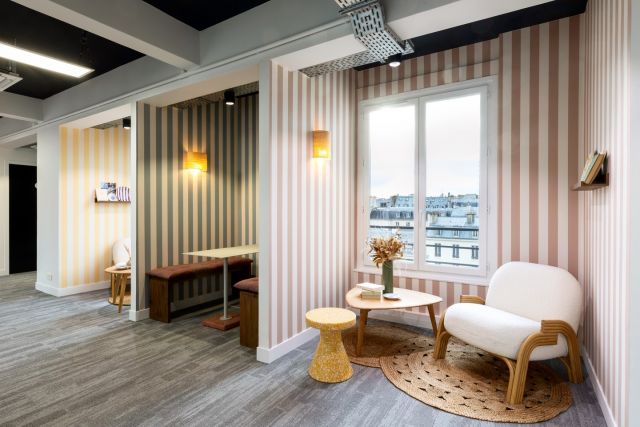 Très heureux d'avoir collaboré avec @labelexperience (conception et aménagement intérieur) pour les nouveaux bureaux parisiens de la célèbre marque @balzacparis
La création d'espaces élégants et chaleureux, des murs colorés, des rayures audacieuses, pour une jolie ambiance de travail et d'échanges.
Merci à @gwenn.fr_interiordesign pour ses sublimes photos, que vous pouvez découvrir sur notre site www.les-contractants.fr

#lescontractants #labelexperience #balzacparis #bureaux #bureauxdesign #paris #amenagement #deco #decorationinterieur #couleurs